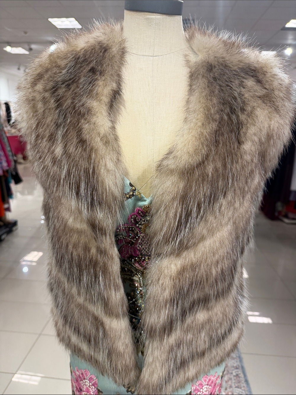 Luxurious Neutral -Fur Vest - Taupe